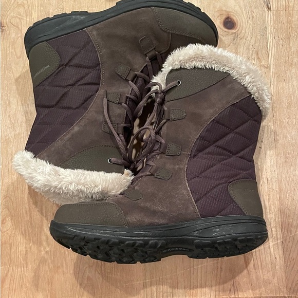 Columbia Shoes - Columbia Women's Siberia SZ 10 Leather Waterproof omni-grip boots